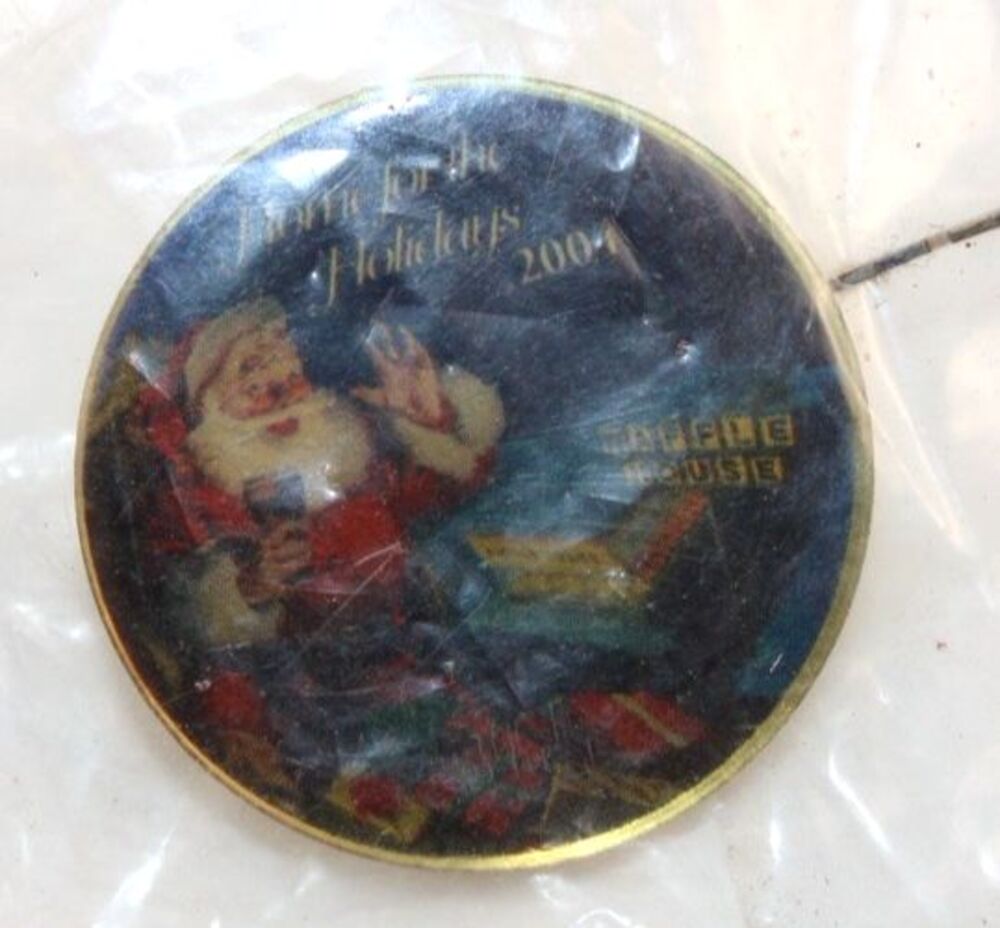 Waffle House Santa Holiday Pin 2004 Multicolor Restaurants & Fast Food Original
